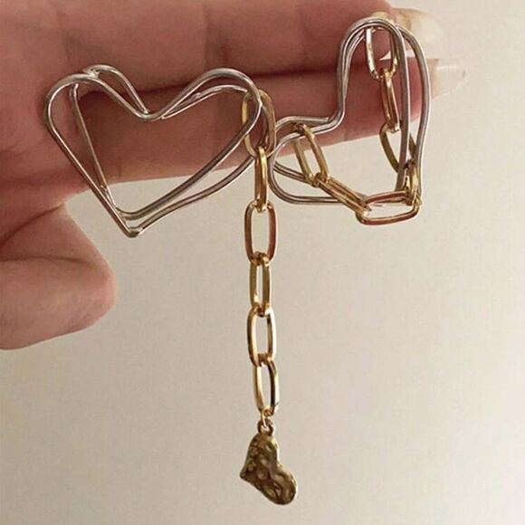 StatementāheartāearringsāA958 - Picture 1 of 5